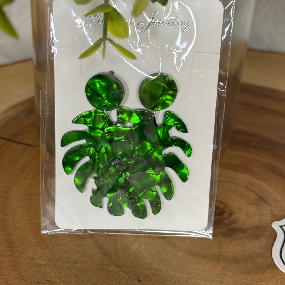 NWT Palm Leaf Dangle Earrings